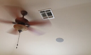 Ceiling fan with air vent