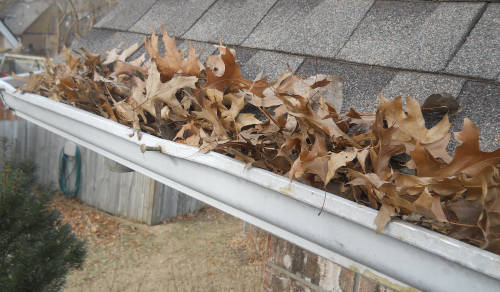 I Made My Own Gutter Vacuum So That I Didn T Have To Climb Up On My Roof Every Fall To Clean The Leaves Out Of My Gutte Cleaning Hacks Gutters Cleaning