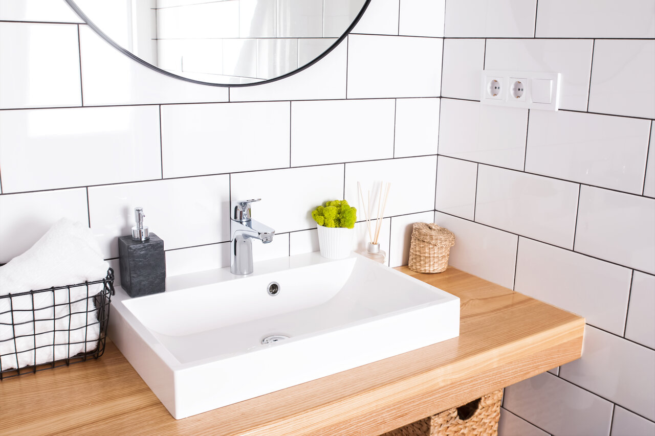 modern white bathroom sink