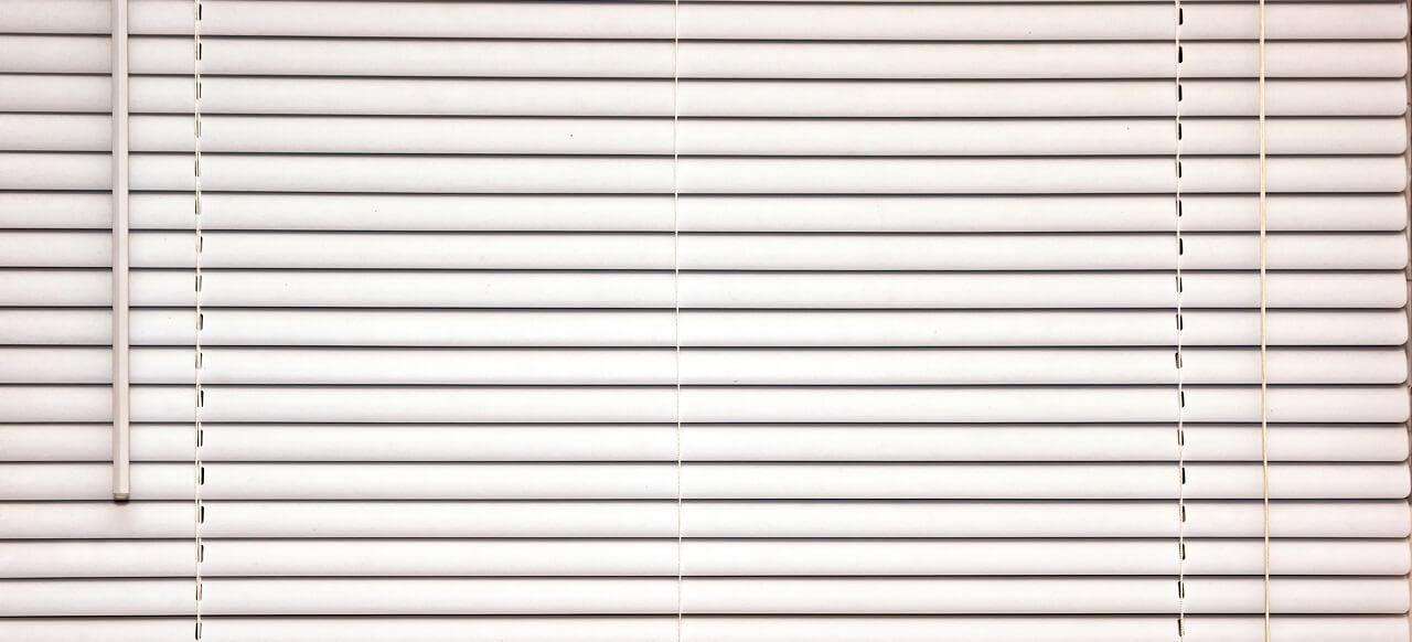 traditional mini white blinds