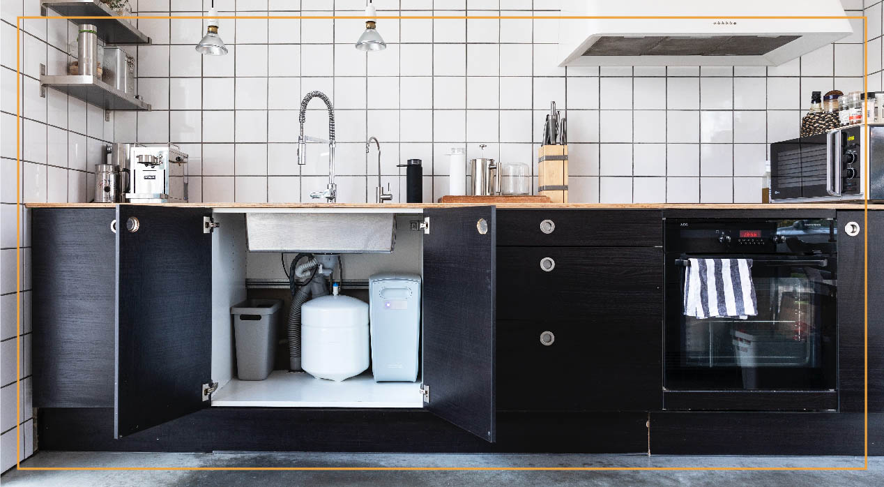 Reverse Osmosis Water Purification System Under Sink In A Kitchen Water  Cleaning System Installation Stock Photo - Download Image Now - iStock