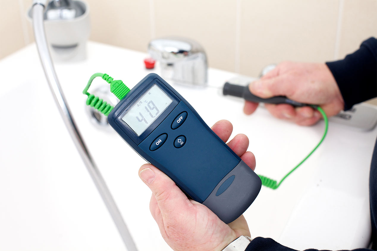 digital thermometer to measure hot water tap 